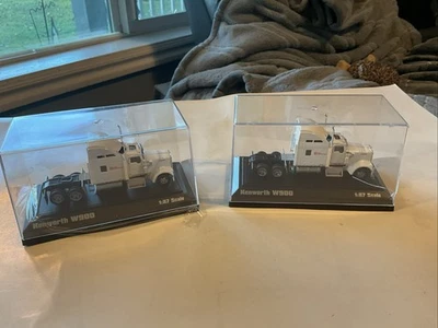 Lot Of 2 Norscot, 1:87 Scale, Kenworth W900 1 With Cracked Case Broken Stack. - Image 1 of 4