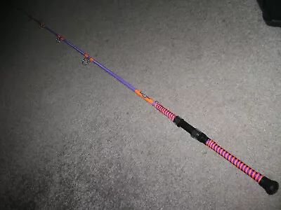 GLOW ROD CAZADOR DE CARNE FLEX 6' GIRATORIO - PEZ GRANDE - ¡BRILLA PÚRPURA BAJO LUZ NEGRA! Foto 1 de 4