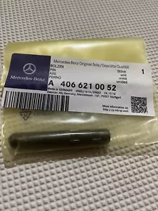 DAIMLER MERCEDES BENZ UNIMOG FLU419 Mb494 406 416 Door Hinge PIN NEW Old STOCK - Picture 1 of 2