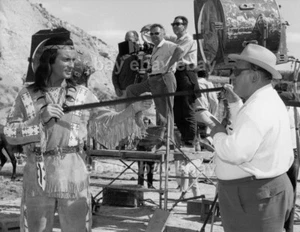 FOTO RARA DE 10X8 PULGADAS WINNETOU SNF ANTIGUO FIREHANDPIERE BRICE BTS - Imagen 1 de 1
