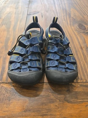 Босоножки спортивные водонепроницаемые KEEN Newport H2 для мальчиков молодежные синие размер 11 - Изображение 1 из 4