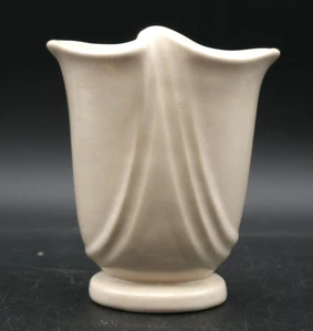 Weller Vintage Art Deco MCM Pottery White Floral Ceramic Drape Cinched Fan Vase - Picture 1 of 7
