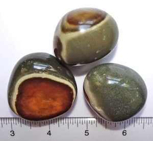 Diaspro policromo - 3 ciottoli lucidi - Madagascar sc749g - Foto 1 di 15