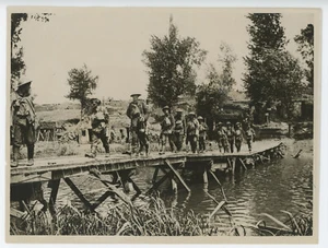 WWI, BATTA OF MENIN ROAD, INFANTRY CROSSING STREAM, 8X10 REPRINT ONLY - Picture 1 of 2
