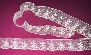 Ancienne dentelle en tulle brodé longueur 100 cm x H 4 cm D122 - Picture 1 of 5