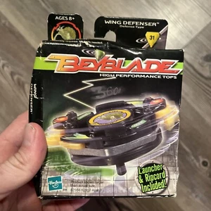 Hasbro Beyblade Original Wing Defender 2002 NUEVO Sellado Raro CAJA DAÑADA - Imagen 1 de 7
