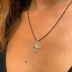 Looped Cross Necklace small silver Pendant - Imagen 1 de 1