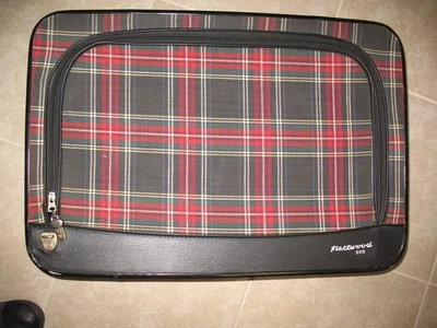Maleta Fleetwood 500 Tartán Rojo Cuadros con Llave Ligera Limpia EC Foto 1 de 4