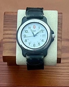 Victorinox Swiss Army Officer 42mm Black Bezel White Face 24-hour Daily Quartz - Bild 1 von 3