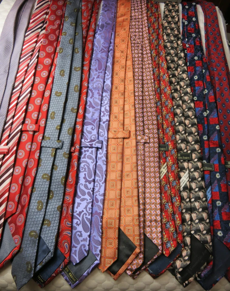 Corbatas Ermenegildo Zegna Hechas en Italia Lote 12 Diseñador Rayas/Abstractas/Paisley Usadas en Excelente Condición Foto 1 de 4