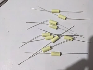 10 pz condensatori assiali  da 0.010uf - 10.000pf- 630volt 10% - Foto 1 di 3