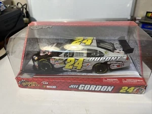 2009 Jeff Gordon 1/24 Winners Circle National Guard Youth Challenge #24 DuPont - Picture 1 of 9