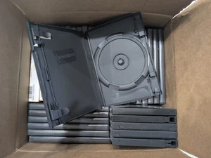 32 Blockbuster Game Cases Lot 30 Disc Cases 2 Sega Genesis Cases - Picture 1 of 2