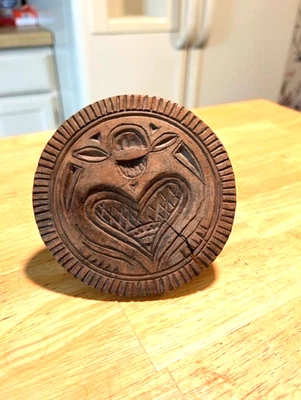 1800S RARE AND HARD TO FIND BUTTER PRINT WITH A HEART DESIGN - Image 1 of 4