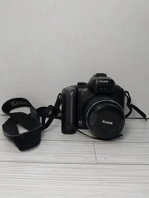 Kodak EasyShare P880 8.0 MP Digital Camera  2.5" Screen 24-140m Zoom - Works! - Image 1 of 4