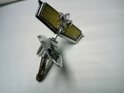 OEM GM 1980 - 1985 Chevy Caprice hood header panel ornament logo emblem Foto 1 de 4