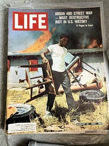 RIVISTA VINTAGE LIFE - NUMERO 27 AGOSTO 1965 - DISTRUTTIVA LOS ANGELES RIOTS - Foto 1 di 7