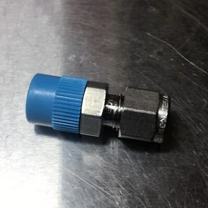New Swagelok SS-400-1-4 , 1/4" tube x 1/4" NPT Multiple Available - Picture 1 of 3