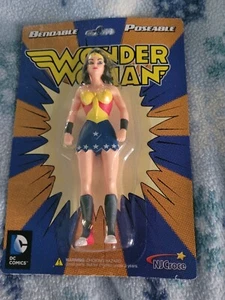 * WONDER WOMAN 5.5 IN DC COMICS BENDABLE ACTION FIGURE BY NJ CROCE - NEW * - Picture 1 of 2