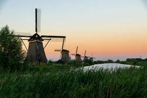Windmills on River Kinderdijk South Holland The Netherlands Poster Picture Photo - Picture 1 of 1