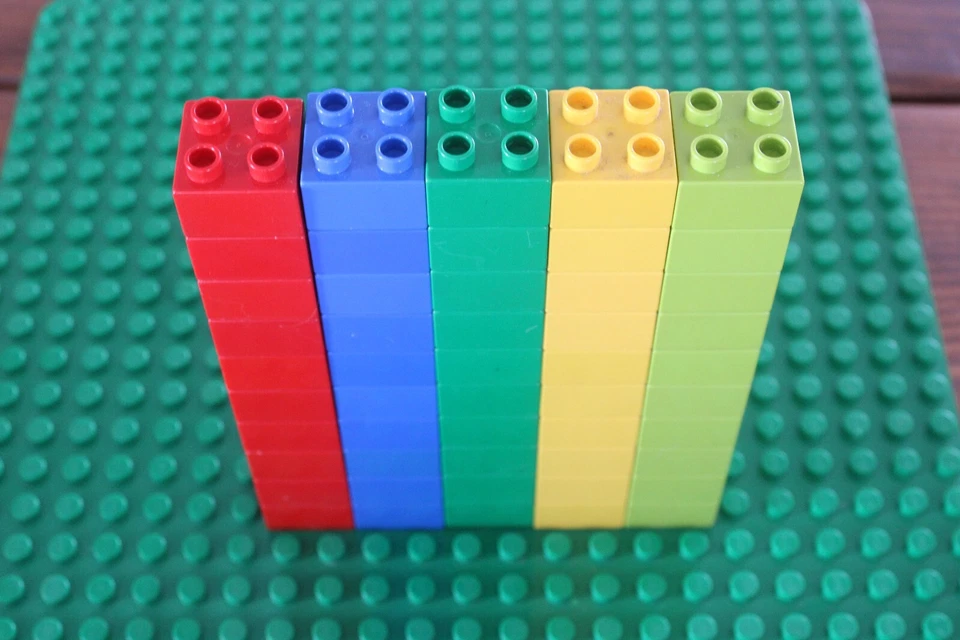 Lego Duplo RED BLUE YELLOW LIME CLASSIC GREEN 2X2 Brick Block Lot of 50  - Image 1 of 1