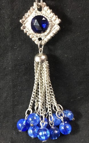 VETEMENTS Collana tono argento strass blu sfaccettati nappa multicatena perline blu