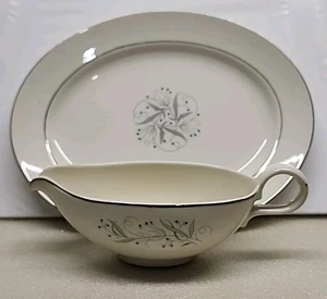 MCM Homer Laughlin Celeste Patrón Platino Borde Gravy Boat y Plato Ovalado - Imagen 1 de 3