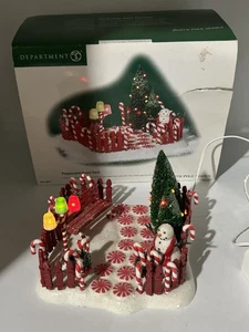 Dept. 56 2001 Peppermint Front Yard #56.56817 Lighted & Working - Picture 1 of 12