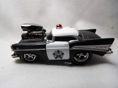 Coche de policía personalizado 1957 Plymouth Fury Funline mercancía máquinas musculares 1:64 Foto 1 de 4
