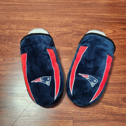 Foco New England Patriots NFL Mens Sherpa Slide Slippers - Large (11-12) Cover