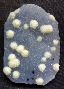 STUNNTING FLURIOTE BALLS ON CHALSEDONY MATRIX MINERALS SPECIMEN+25.1 - Picture 1 of 3