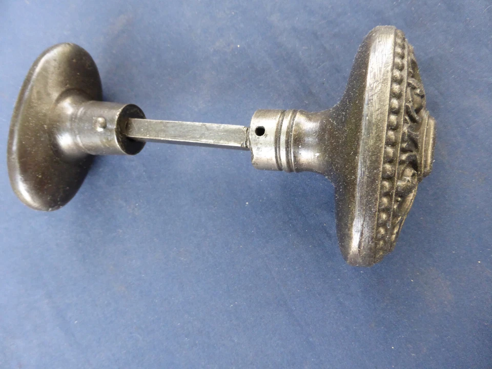 Ancienne grosse paire poignées fonte décoré Porte entrée Portail carré de 8 - Photo 1/4