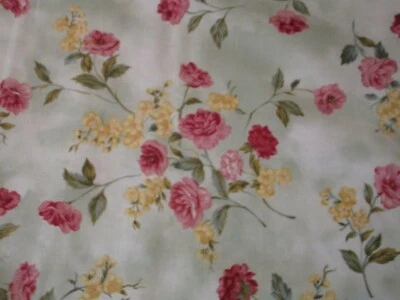 Quest for a Cure 棉织物 1 码黄色和粉红色花卉莫西绿色 — 第 1/4 张图片