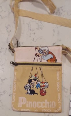 Bolso Bandolera Loungefly Disney Cuerdas Pinocho Pasaporte Gepetto Resort Viaje Foto 1 de 4