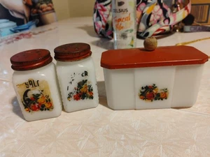McKee Tipp City Rosso Bianco con Set Gamma Fiori Giallo Sale Pepe Grasso Barattolo W Li - Foto 1 di 5
