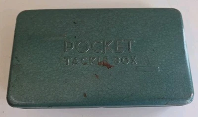 Antiguo contenedor de pesca vintage de acero verde CAJA DE APAREJOS DE BOLSILLO  Foto 1 de 4