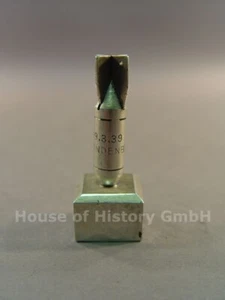 144521: Erinnerungsstück, Kampfgeschwader Hindenburg, Bombe auf Sockel, 1939 - Picture 1 of 11
