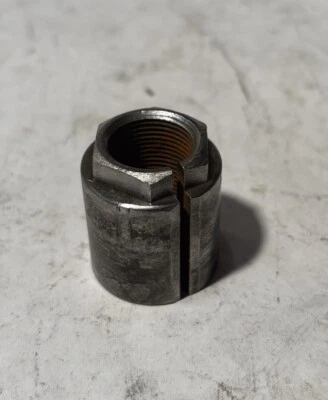 Новый из старых запасов Triumph Tiger Cub, горный кубик, гайка/рукав, шток рулевого управления, T20M # 97-1260 - Изображение 1 из 4