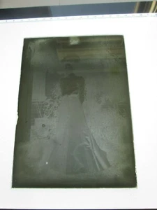 VIDRIO POSITIVO DE FINALES DE 1800 PRINCIPIOS DE 1900; DAMA DE LUJO, LOCAL DESCONOCIDO, N.E.? - Imagen 1 de 1