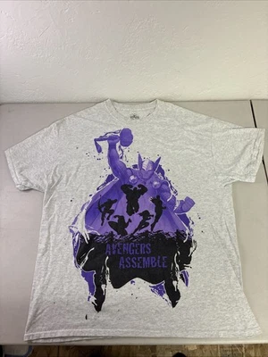 Camisa Universal Studios Marvel Avengers Assemble Gris Talla XL Estampado Púrpura Foto 1 de 4