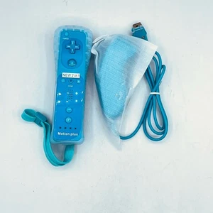 Blue Built in Motion Plus Remote Controller And Nunchuck Nintendo Wii + Strap - Picture 1 of 5