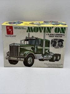 AMT NBC Movin' On Kenworth camion trattore W-925 model kit T560 scala 1/25 FS 1974 - Foto 1 di 18