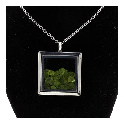 Pietre E Minerali. Collana In Peridoto Grezzo. Modello Quadrato. Colore Argento. - Immagine 1 di 3