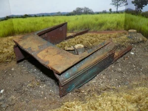 1/18 ( DSID ) rusted 1959 Chevy 1/4 panels in the junk yard - Picture 1 of 3
