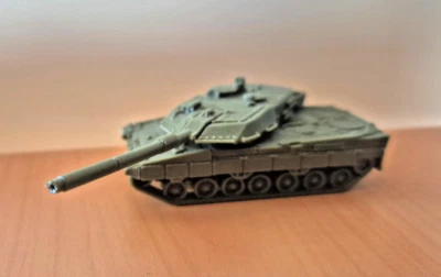 Leopard 2 A7 Panzer Modell 1:100 - mit schwenkbaren Turm - oliv - Bild 1 von 4