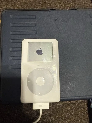 Apple iPod Classic 4-го поколения белый 40GB - Изображение 1 из 4