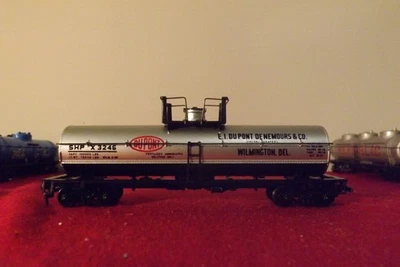 Athearn HO Dupont Chemical Car SHP X3246 Single Dome Tanker - Image 1 of 4