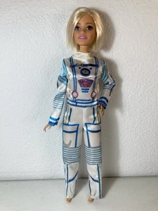 Mattel - Muñeca Barbie Astronauta 60 Aniversario Carreras Puedes Ser Cualquier Cosa - Imagen 1 de 8