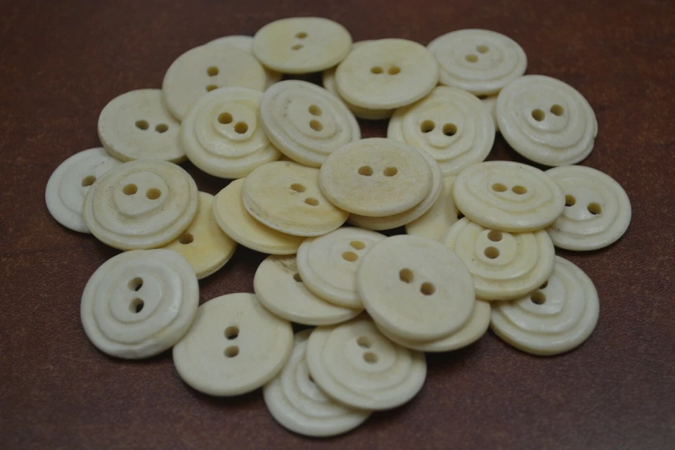 50 PCS STRIPE BROWN ROUND BUFFALO BONE SEWING BUTTONS 20mm #T-2133C - Image 1 of 1