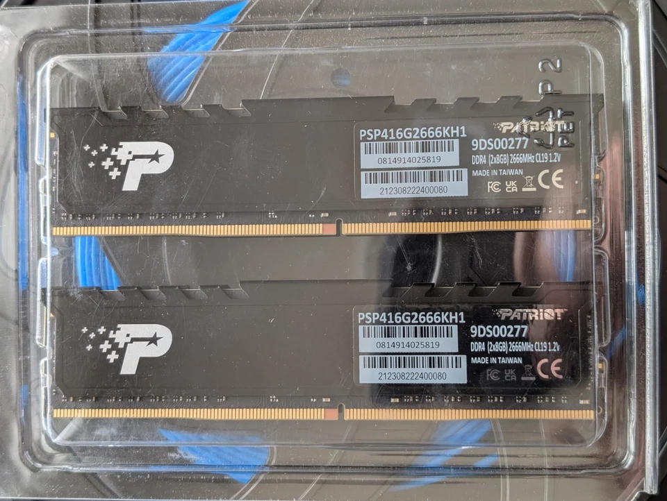 Módulo de memoria Patriot DDR4 16 GB (2 x 8 GB) PSP416G2666KH1 Foto 1 de 1